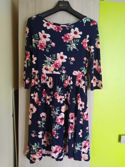 Sukienka rozkloszowana w kwiaty