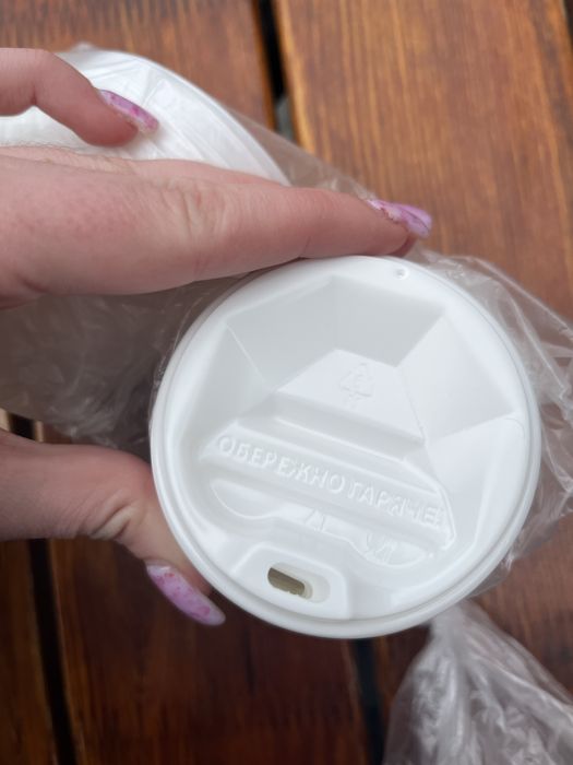 Білі кришки на паперові стакани