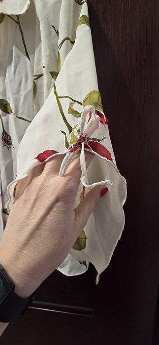 Bluzka damska w róże- Nowa