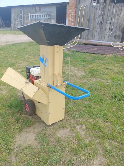 Rębak do gałęzi spalinowy