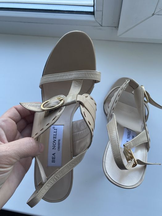 Жіночі босоніжки