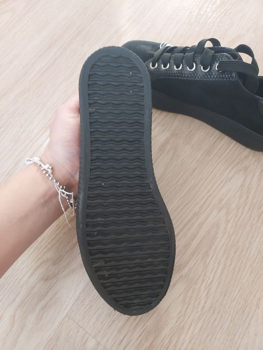 Czarne trampki nieużywane z perełkami damskie