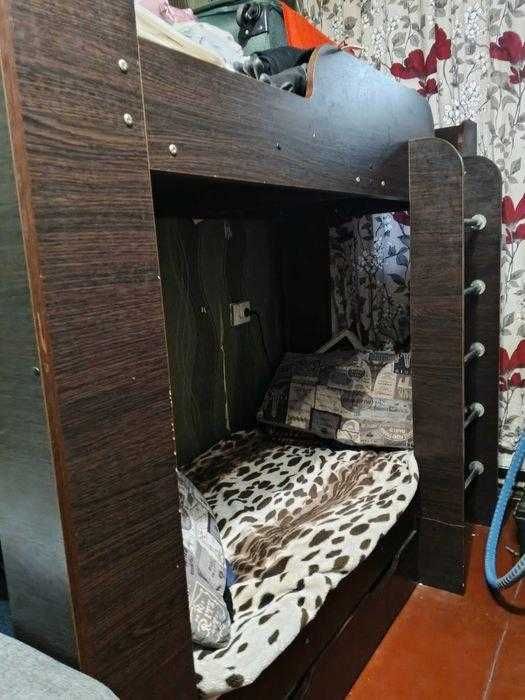 Двоповерхове ліжко