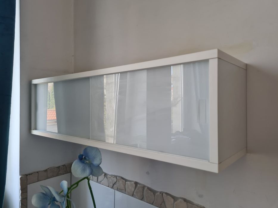 Szafka wisząca / witrynka IKEA Osthamra