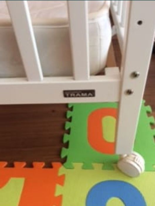 Cama berço marca Trama com colchão