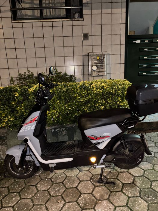 Mota elétrica semi nova