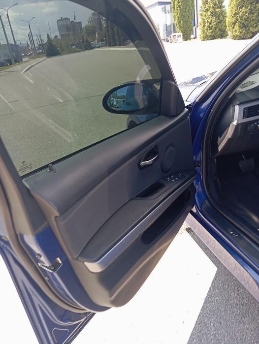 Продам BMW 318i.