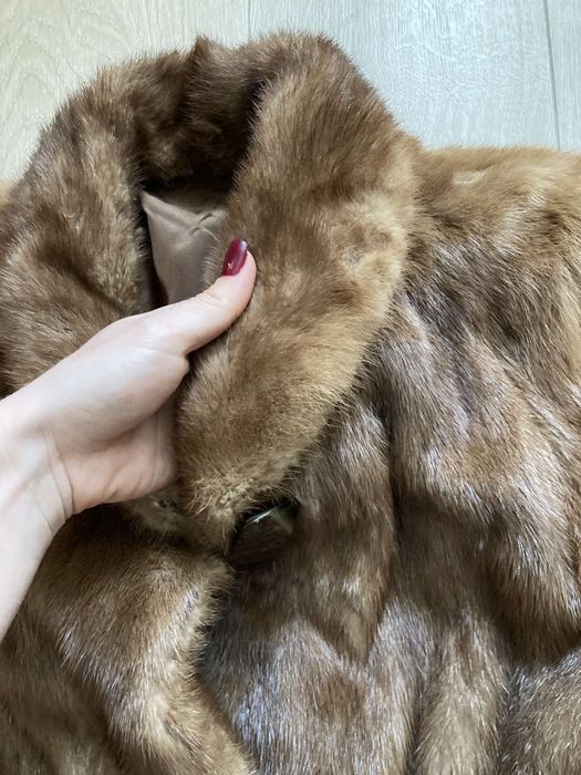 Продам норкову шубу.