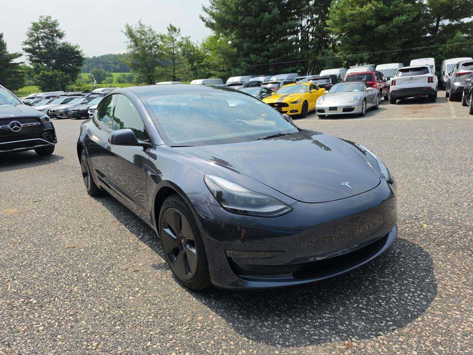 Продається Tesla Model 3 Long Range 2023 року.