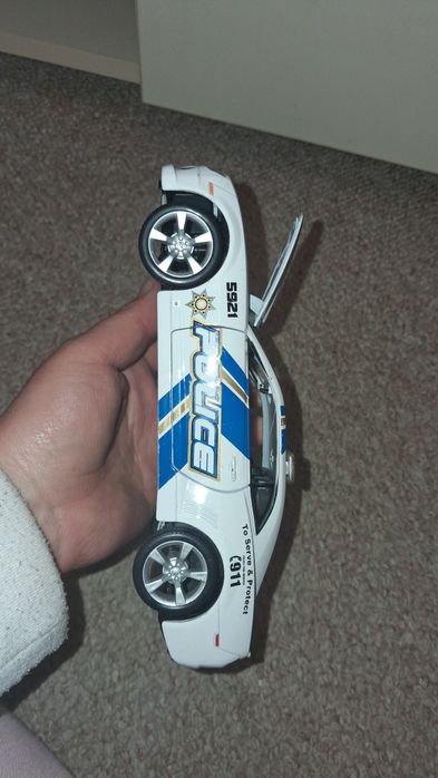 Модель машинки 1/24 chevrolet