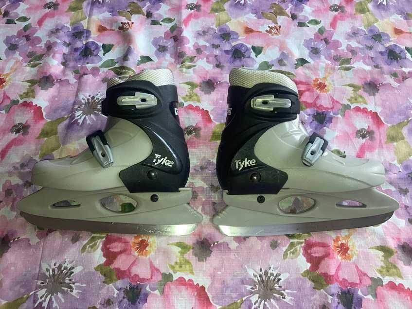 CCM Tyke (Kanada) - łyżwy regulowane - EUR 34-37