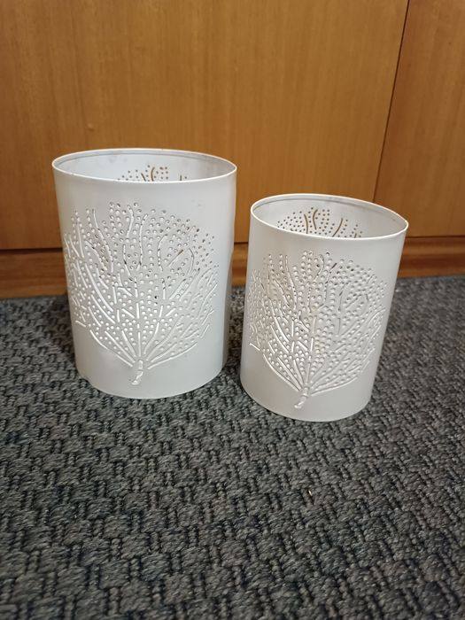 2 porta velas metálicos