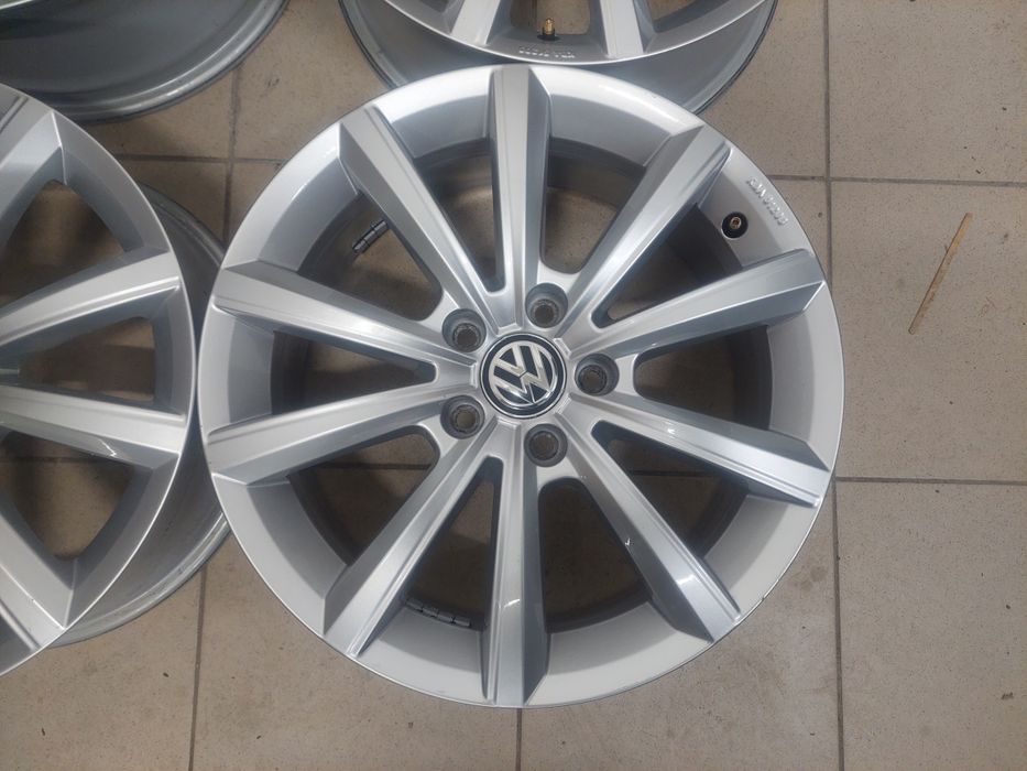 Оригінальні легкосплавні диски Volkswagen Passat Tiguan R17 5×112
