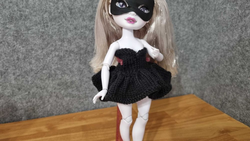 Boneca Rainbow High