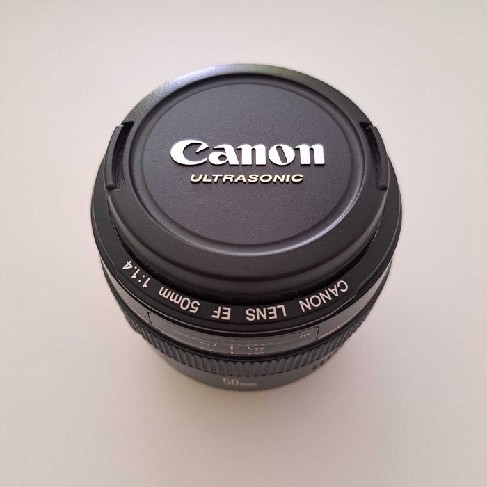 Canon EF 50mm f/1.4 USM + Parasol + Filtro UV Hama de 58 mm