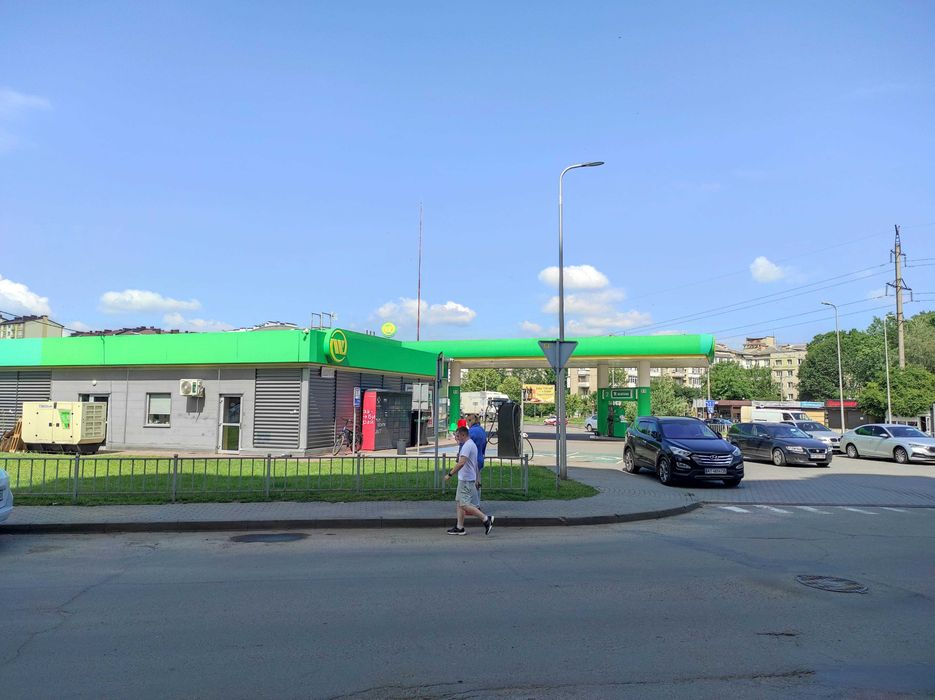 Продається комерційне приміщення по вул. Довженка, 21 Б