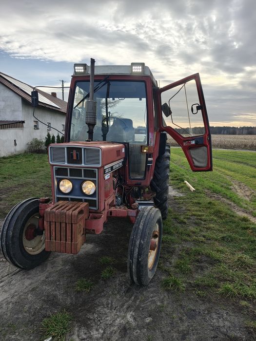 International 585 xl . IH 485 Case. Z Ładowaczem