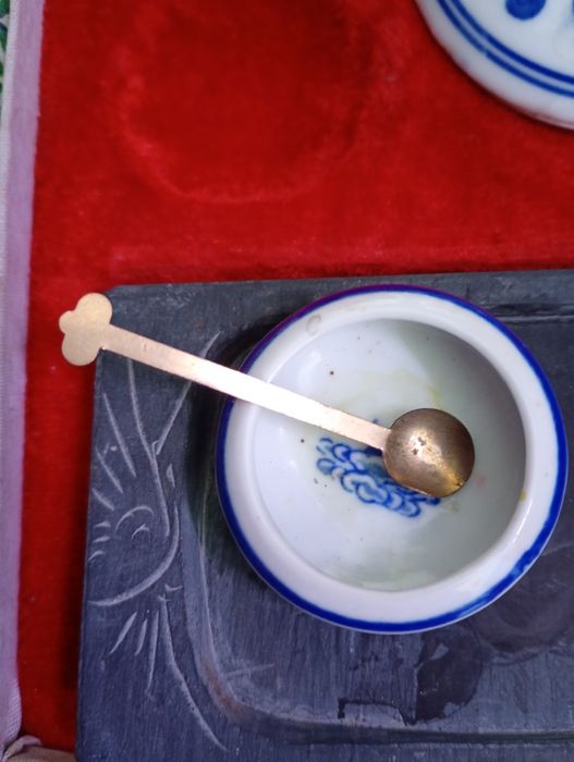 Conjunto antigo de caligrafia chinesa – porcelana e pedra de tinta