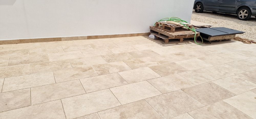 Deck em pedra natural Travertine