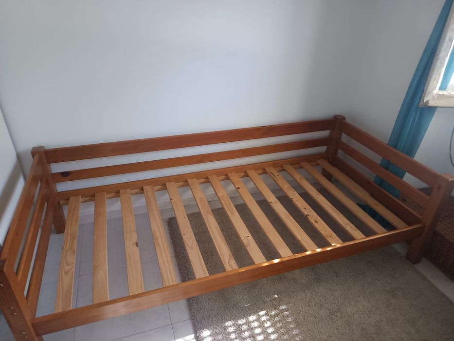 Cama com colchão 90/200