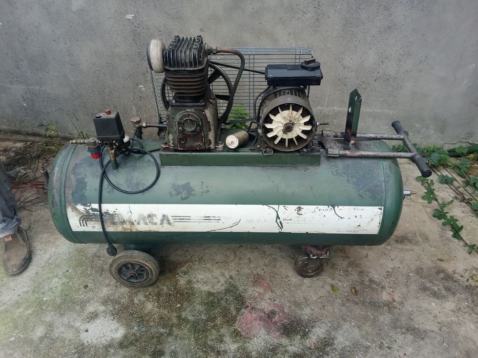 Compressor da marca Ceate de 200L
