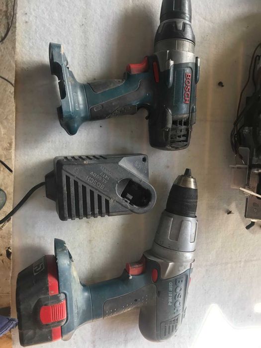 Ударні шуруповерти БОШ ,одна батарея плюс зарядне