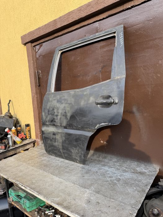 Дверь левая Ford maverick nissan terrano год 1997 террано 2