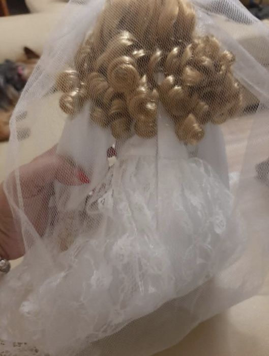Boneca em porcelana