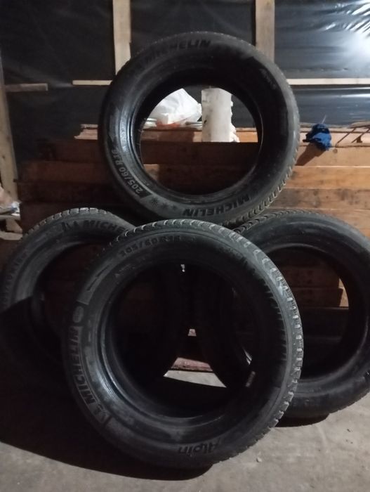 Продам беушну резину зимову 16