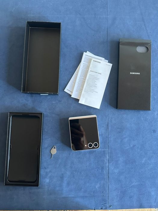 Samsung Galaxy Z Flip6 512GB Silver Shadow – Impecável