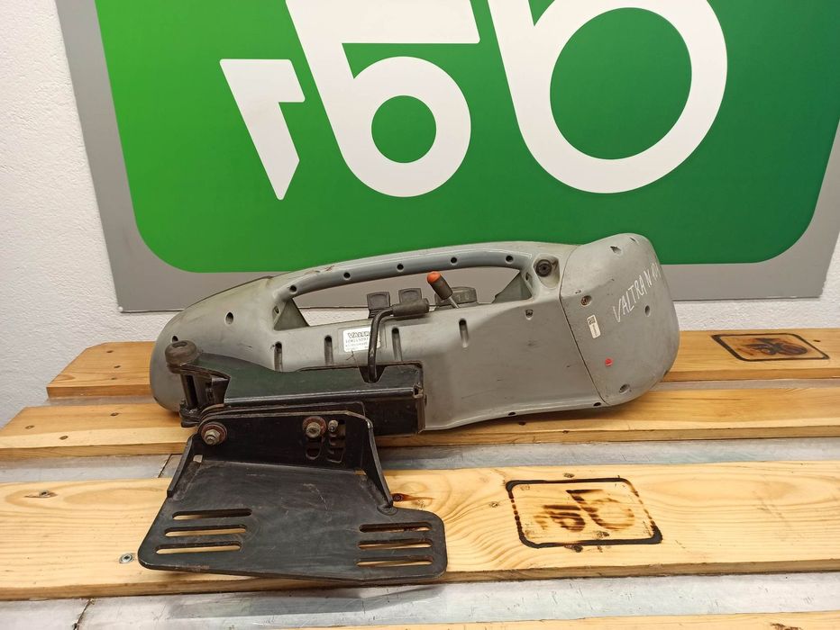 Podłokietnik Valtra N 163  (104015097)