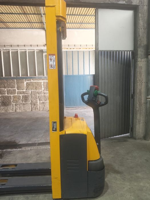 Stacker Jungheinrich 1.2T