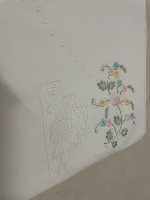 Lencois de casal bordados à mao