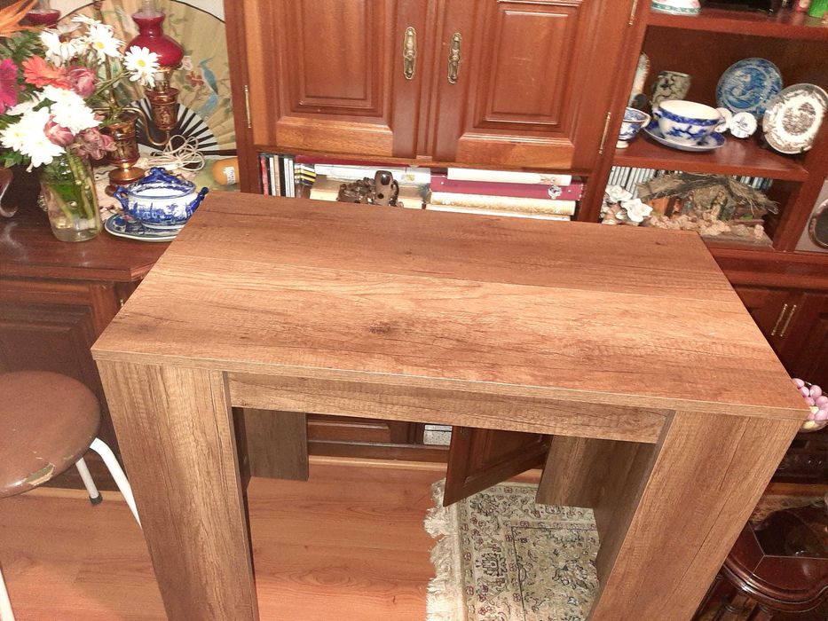 Consola que se transforma em mesa extensível