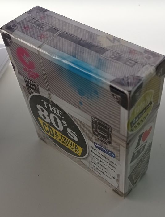 Jogo trivial e CD coletânea musica anos 80, quiz tipo joker, óptima pr