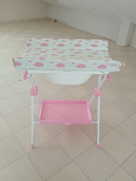 Muda fralda com banheira