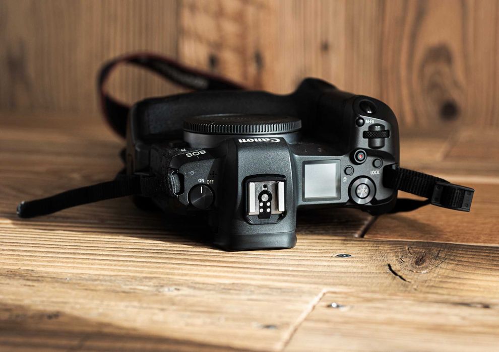 Aparat Canon Eos R bez gripa.