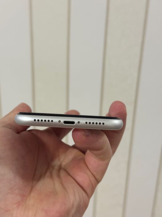 iPhone XR телефон