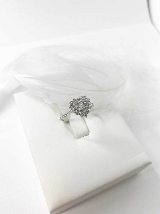 Pierścionek z diamentami Serce 0.56 CT