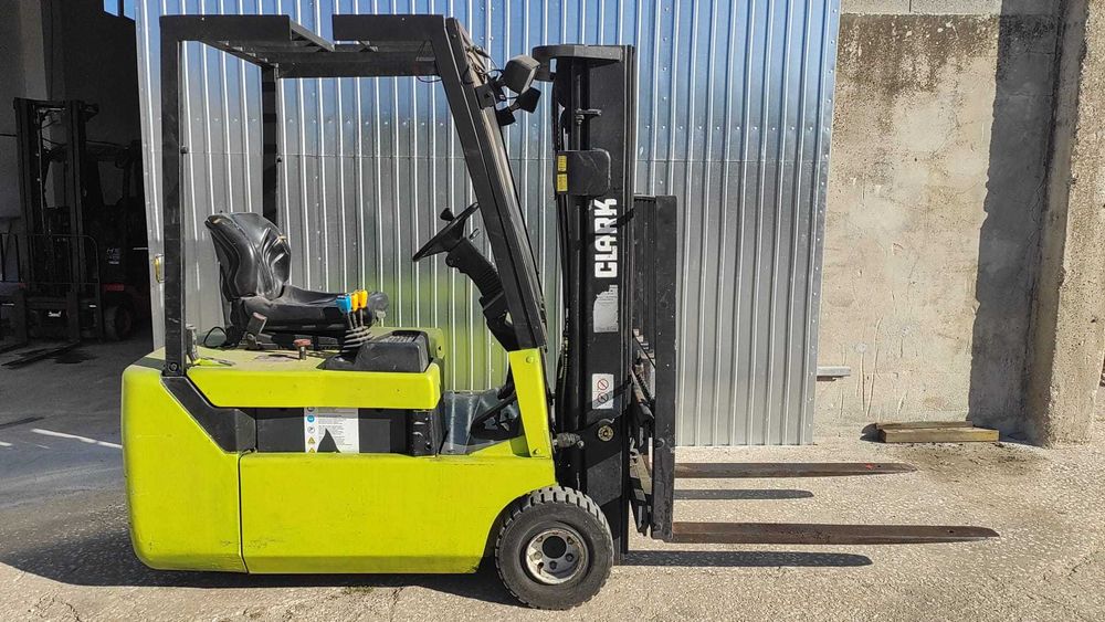 Empilhador eléctrico Clarck CTM16S - 1.600 Kg (2603)