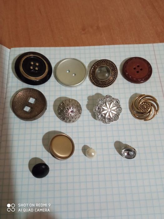 Винтажные пуговицы по штучно.