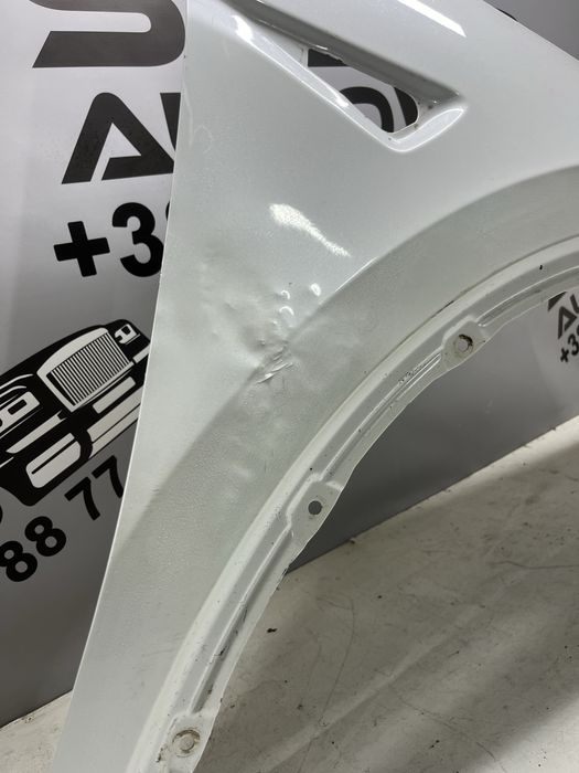 Праве крило Tesla Model Y