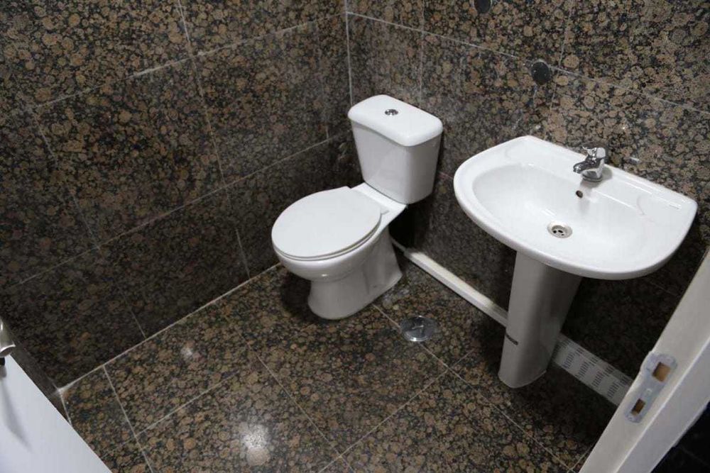 Loja com dois pisos, Penha de França (Venda ou arrendamento)