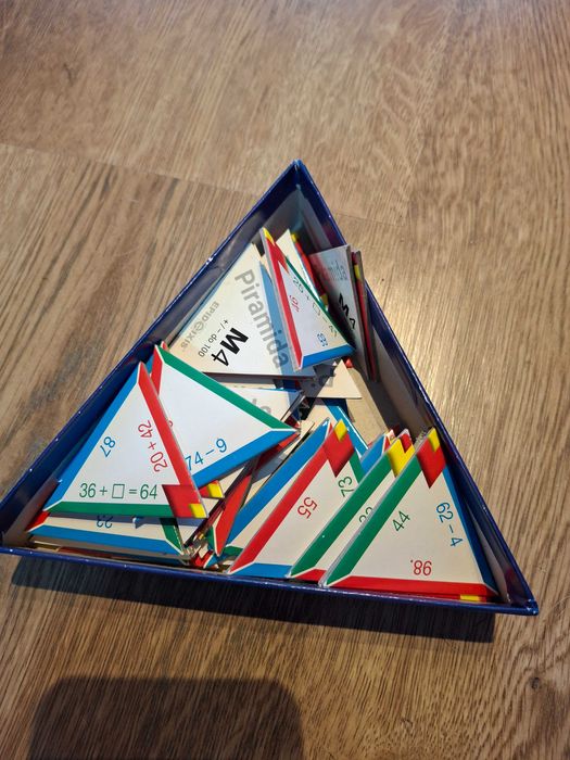 Gra matematyczna Piramida