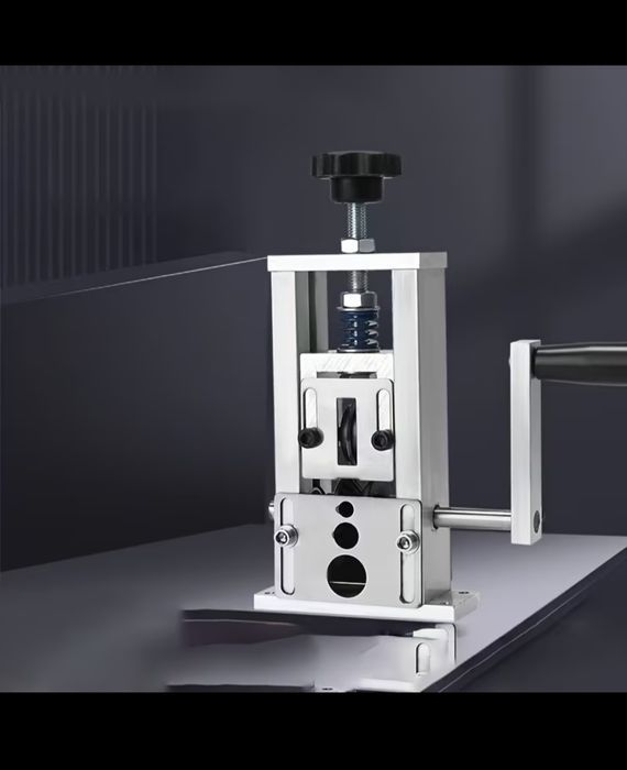 Міні станок для зняття ізоляції з кабелю, пристрій для зачищення дроті