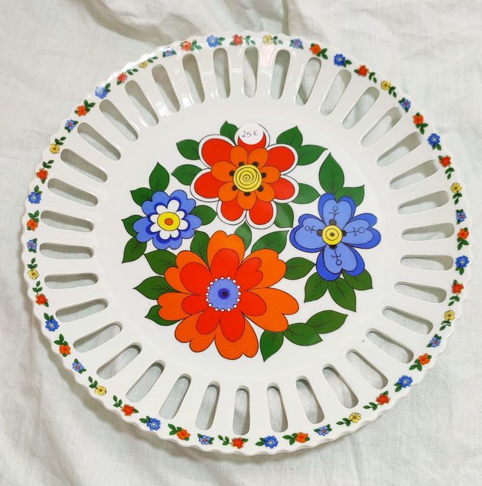 Pratos decorativos, antigos, porcelana, Brasil