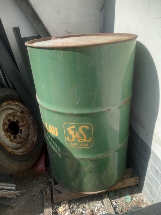 Beczka z oleju ,metalowa 200 ml.