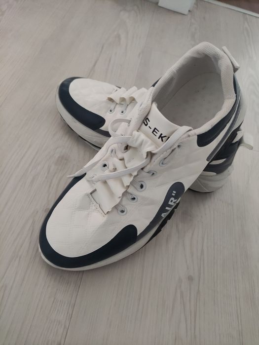Buty skórkowe adidasy snikersy biało-grafitowe 41 sznurówki gumki