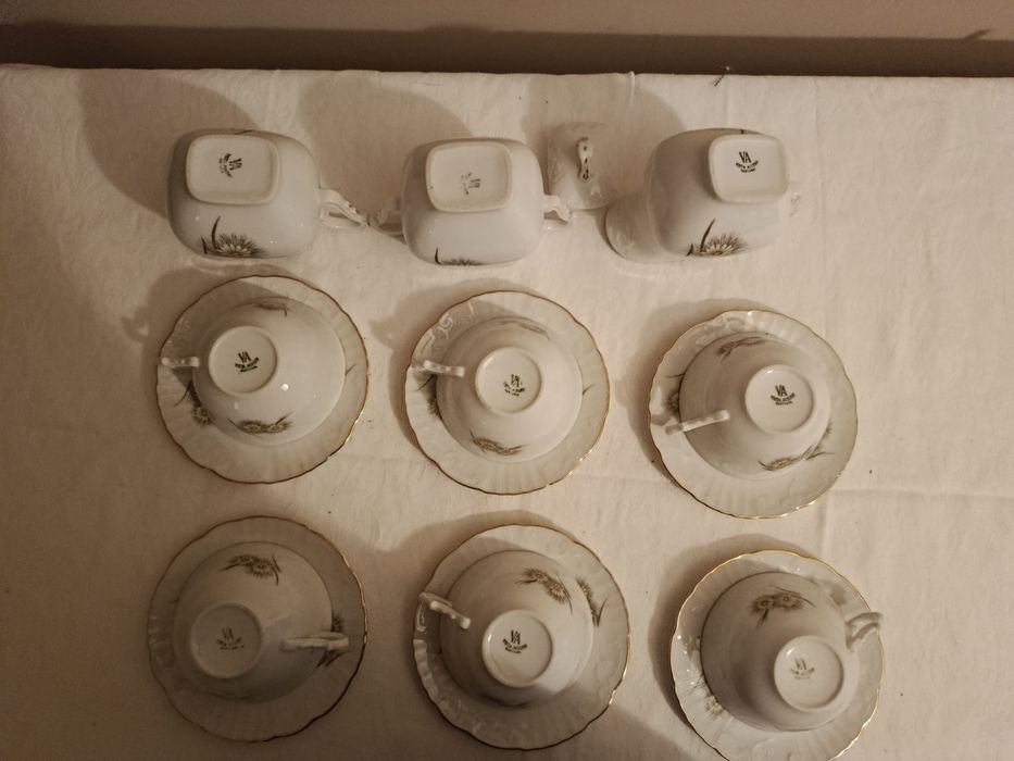 Chavenas de Chá e leiteira porcelana Vista Alegre (1970)