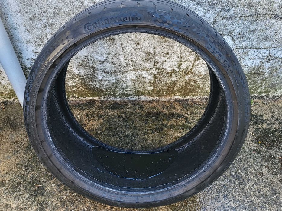 pneus CONTINENTAL 275/30/20 XL ZR com metade do piso sem rasgões